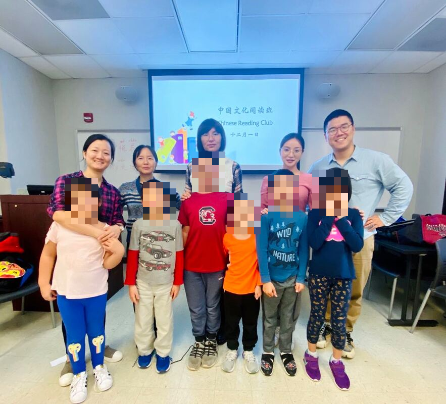 Children, parents, and facilitators of the Chinese Reading Club at the last class of the year